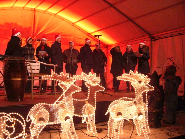 08.12.2012_Weihnachtsmarkt_1.jpg (321191 Bytes)